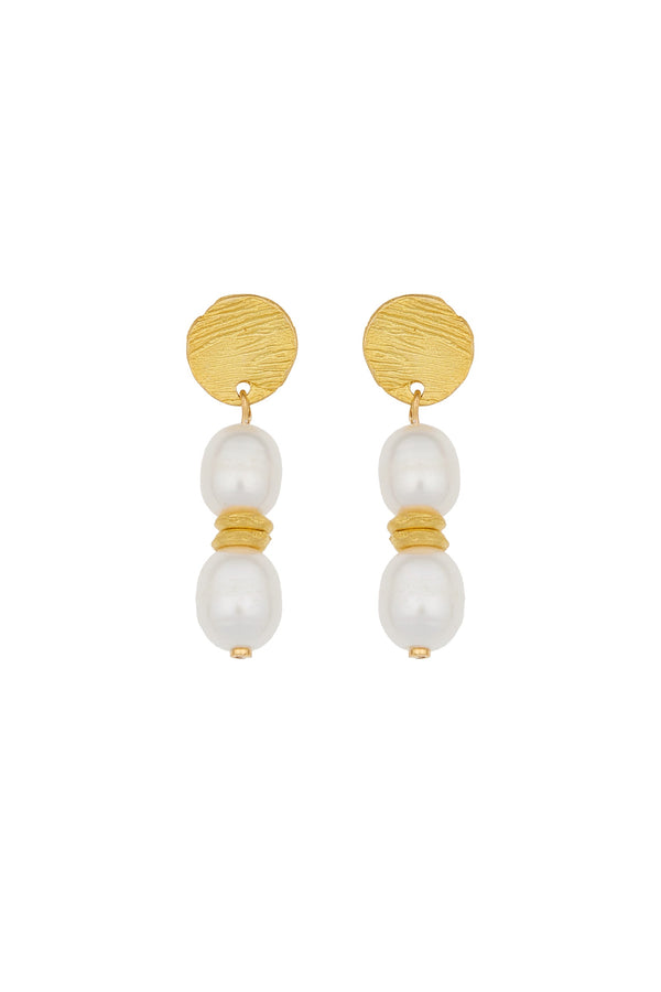 A single pearl drop earring worn close to the skin, famous pearls in history, Sofia Godinho