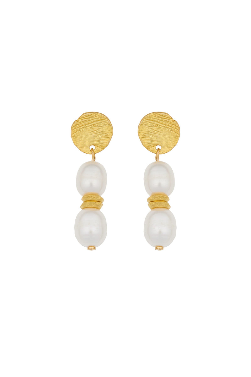 A single pearl drop earring worn close to the skin, famous pearls in history, Sofia Godinho