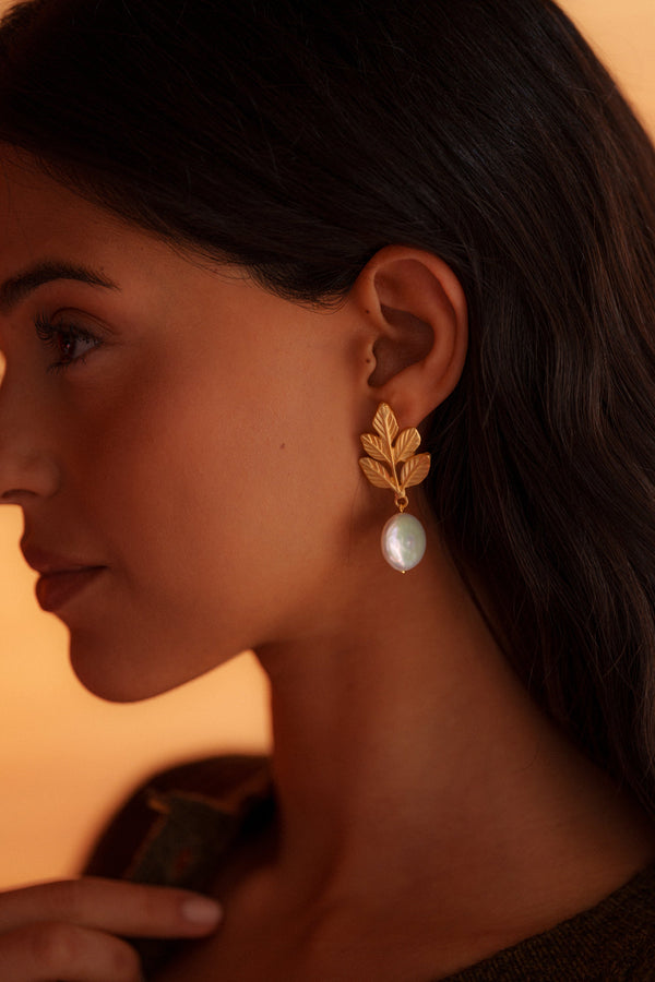 Oversized Leafy pearl XL earrings worn with hair back, are pearls in style, Sofia Godinho