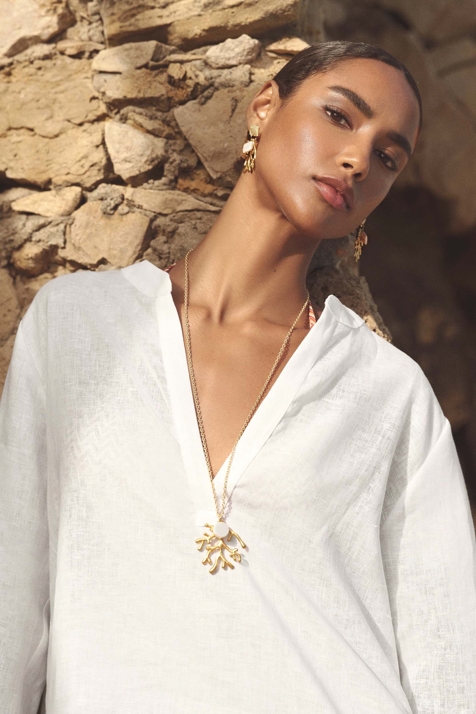 Irregular baroque freshwater pearls worn on the skin, what are baroque pearls, Sofia Godinho