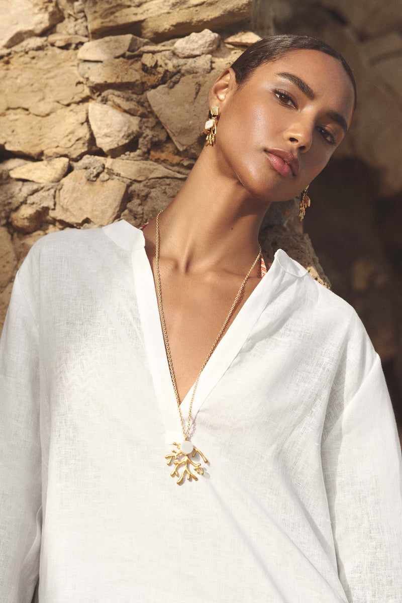 Irregular baroque freshwater pearls worn on the skin, what are baroque pearls, Sofia Godinho