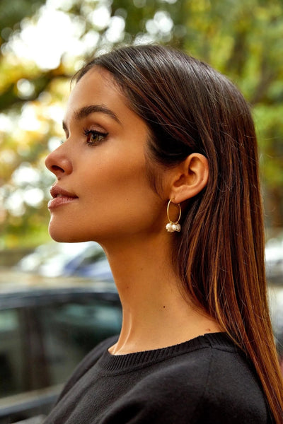 Kiki Pearls Hoops styled in a modern jewellery look - Sofia Godinho