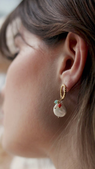 Model wearing Nikki Pearls Necklace – modern elegant style